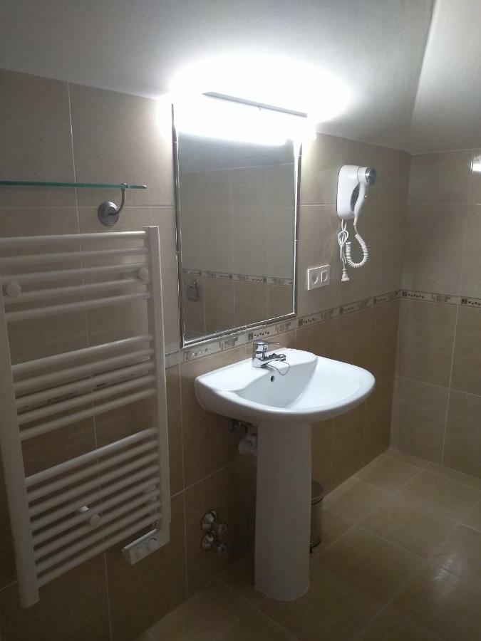 Apartamentos Prestin Onís エクステリア 写真